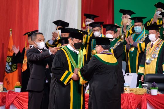 Wakapolri Komjen Prof DR Gatot Eddy Pramono MSi dikukuhkan sebagai Guru Besar Profesor Fakultas Hukum Unri